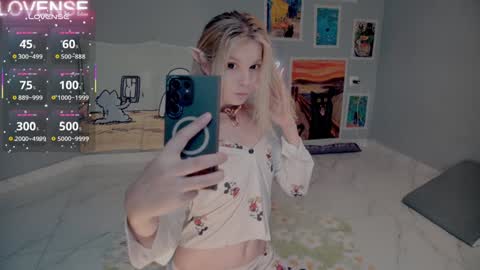 Snapshot of careful_i_bite chatting on 24, 9, 2025 NONA    follow online show from 24, 9, 2025