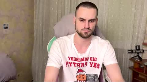 Snapshot of cari_2you chatting on 4, 12, 2025 Cari online show from 4, 12, 2025