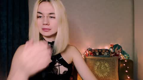 Snapshot of carinfox chatting on 24, 12, 2024 Carin online show from 24, 12, 2024