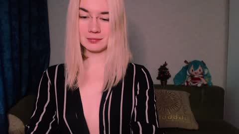 Snapshot of carinfox chatting on 2, 2, 2025 Carin online show from 2, 2, 2025