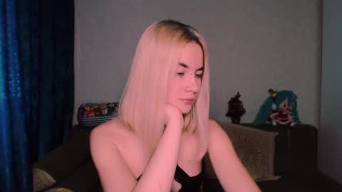 Snapshot of carinfox chatting on 6, 3, 2025 Carin online show from 6, 3, 2025
