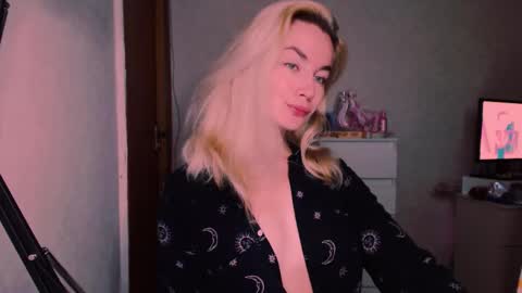 Snapshot of carinfox chatting on 14, 9, 2025 Carin online show from 14, 9, 2025
