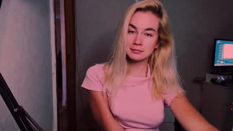 Snapshot of carinfox chatting on 16, 9, 2025 Carin online show from 16, 9, 2025