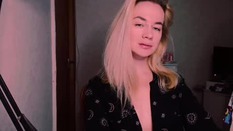 Snapshot of carinfox chatting on 18, 9, 2025 Carin online show from 18, 9, 2025
