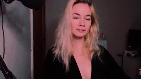 Snapshot of carinfox chatting on 19, 9, 2025 Carin online show from 19, 9, 2025