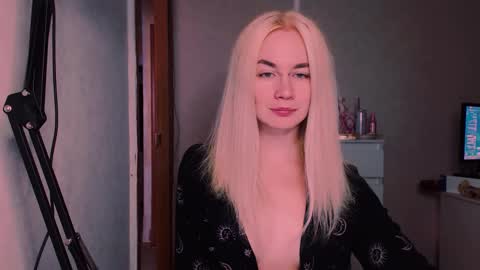 Snapshot of carinfox chatting on 27, 9, 2025 Carin online show from 27, 9, 2025