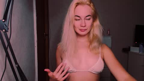Snapshot of carinfox chatting on 2, 10, 2025 Carin online show from 2, 10, 2025