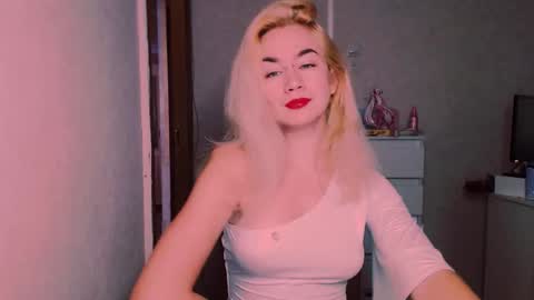 Snapshot of carinfox chatting on 5, 10, 2025 Carin online show from 5, 10, 2025