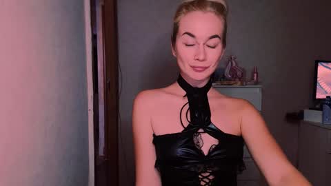 Snapshot of carinfox chatting on 6, 10, 2025 Carin online show from 6, 10, 2025