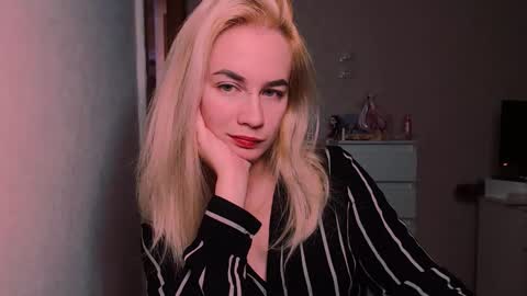 Snapshot of carinfox chatting on 10, 10, 2025 Carin online show from 10, 10, 2025