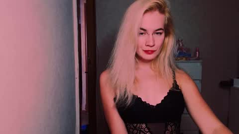 Snapshot of carinfox chatting on 13, 10, 2025 Carin online show from 13, 10, 2025