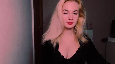Snapshot of carinfox chatting on 16, 10, 2025 Carin online show from 16, 10, 2025