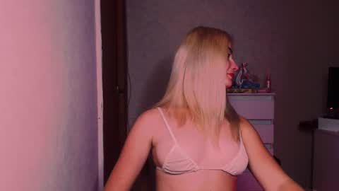 Snapshot of carinfox chatting on 17, 10, 2025 Carin online show from 17, 10, 2025