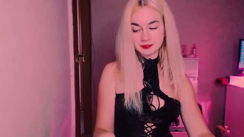 Snapshot of carinfox chatting on 20, 10, 2025 Carin online show from 20, 10, 2025