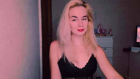 Snapshot of carinfox chatting on 22, 10, 2025 Carin online show from 22, 10, 2025