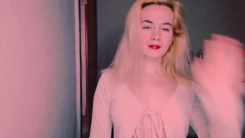 Snapshot of carinfox chatting on 23, 10, 2025 Carin online show from 23, 10, 2025