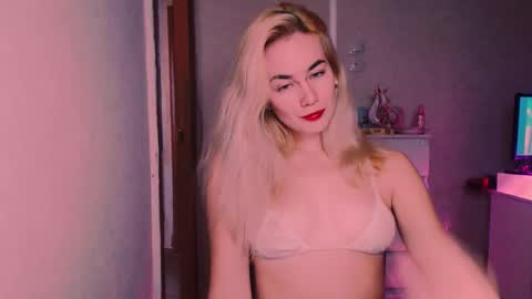 Snapshot of carinfox chatting on 24, 10, 2025 Carin online show from 24, 10, 2025
