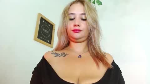 Snapshot of carla_beer chatting on 12, 9, 2025 Carla online show from 12, 9, 2025