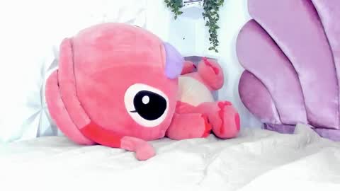 Snapshot of carla_leee chatting on 14, 10, 2025 carla_leee online show from 14, 10, 2025