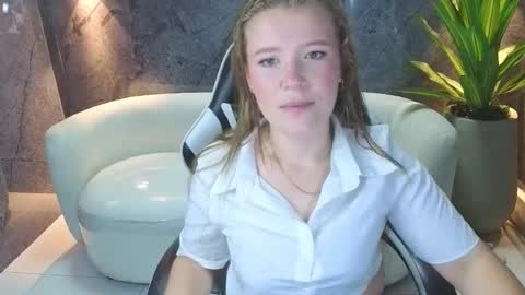 Snapshot of carla_tp chatting on 3, 10, 2025 Carla online show from 3, 10, 2025