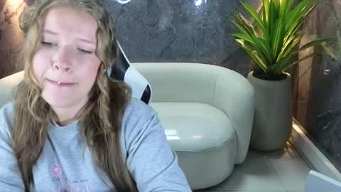 Snapshot of carla_tp chatting on 29, 10, 2025 Carla online show from 29, 10, 2025