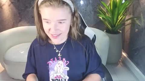 Snapshot of carla_tp chatting on 1, 11, 2025 Carla online show from 1, 11, 2025