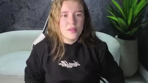 Snapshot of carla_tp chatting on 5, 11, 2025 Carla online show from 5, 11, 2025