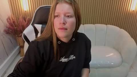 Snapshot of carla_tp chatting on 14, 11, 2025 Carla online show from 14, 11, 2025