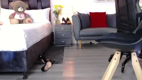 Carla independent model    online show from 7, 12, 2024