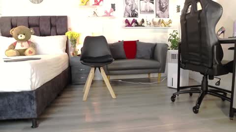 Carla independent model    online show from 22, 1, 2025