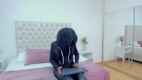 Snapshot of carlamarcuzzi chatting on 5, 1, 2026 Carla online show from 5, 1, 2026