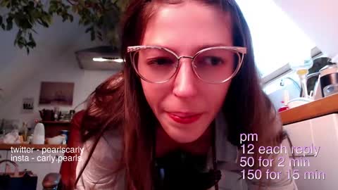 Snapshot of carlypearls chatting on 5, 1, 2025 Carly Pearls online show from 5, 1, 2025