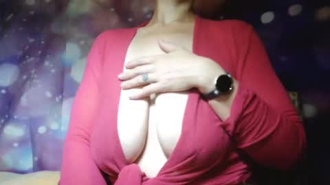 Snapshot of carlysmiles chatting on 8, 10, 2025 Carly Smiles online show from 8, 10, 2025