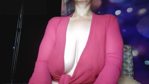 Snapshot of carlysmiles chatting on 13, 10, 2025 Carly Smiles online show from 13, 10, 2025