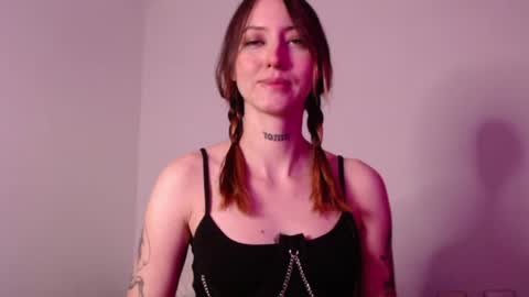 Snapshot of carmennrusso chatting on 12, 10, 2025 carmennrusso online show from 12, 10, 2025