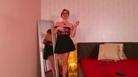 CaroJhones online show from 6, 5, 2026