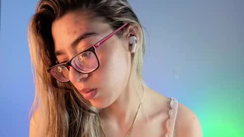 Snapshot of carolblonde chatting on 21, 5, 2026 Char online show from 21, 5, 2026