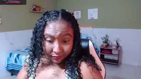 Snapshot of caroldelatorre chatting on 16, 12, 2024 Carol de la torre online show from 16, 12, 2024