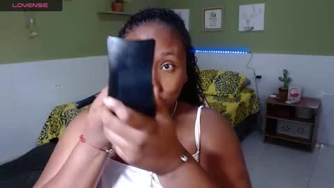 Snapshot of caroldelatorre chatting on 2, 1, 2025 Carol de la torre online show from 2, 1, 2025