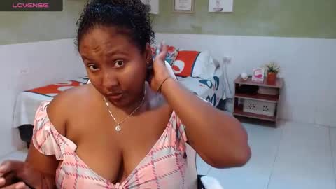 Snapshot of caroldelatorre chatting on 26, 2, 2025 Carol de la torre online show from 26, 2, 2025