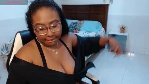 Snapshot of caroldelatorre chatting on 25, 9, 2025 Carol de la torre online show from 25, 9, 2025