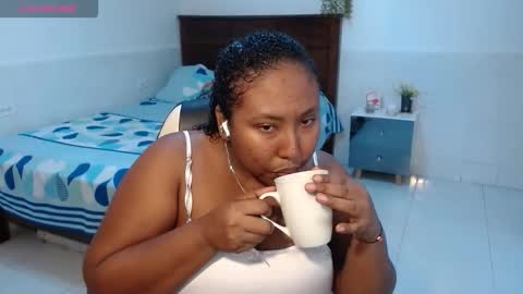 Snapshot of caroldelatorre chatting on 2, 11, 2025 Carol de la torre online show from 2, 11, 2025