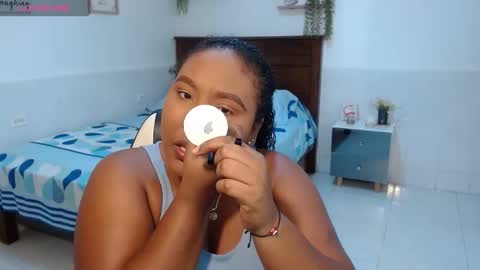 Snapshot of caroldelatorre chatting on 5, 11, 2025 Carol de la torre online show from 5, 11, 2025