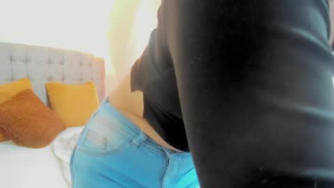 Snapshot of carolina_hernandez22 chatting on 27, 10, 2025 Carolina online show from 27, 10, 2025