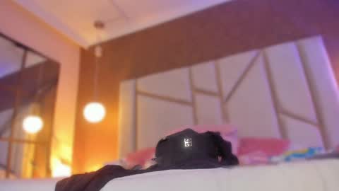 carolinaa_suarez online show from 27, 10, 2025