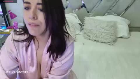 caroline online show from 25, 4, 2026