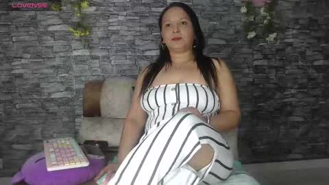 Snapshot of carolinajamess chatting on 9, 9, 2025 Camelia online show from 9, 9, 2025