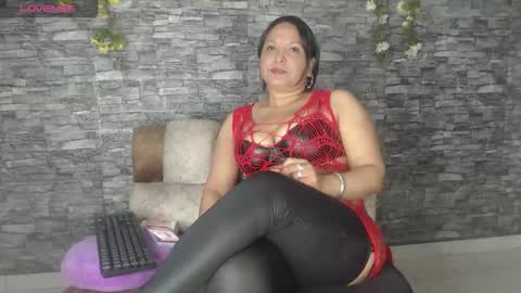 Snapshot of carolinajamess chatting on 11, 10, 2025 Camelia online show from 11, 10, 2025