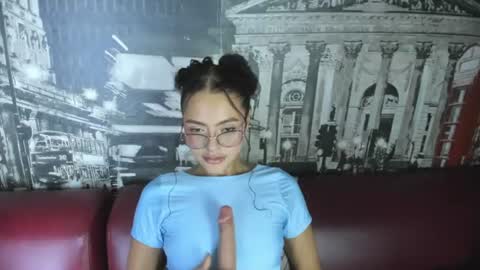 Caroline  Clark online show from 4, 7, 2026