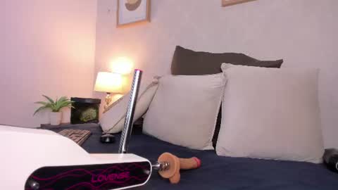  Caroline  online show from 19, 6, 2026